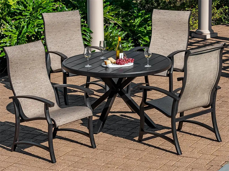 Set de sufragerie din 5 piese Lodge din bronz învechit din aluminiu cu sling (masă de sufragerie de 48 inchi)